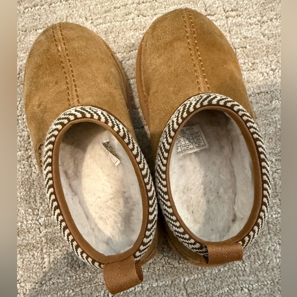Koolaburra Tan Kids Burree shoes size 12 toddler **see pictures** - Picture 6 of 7